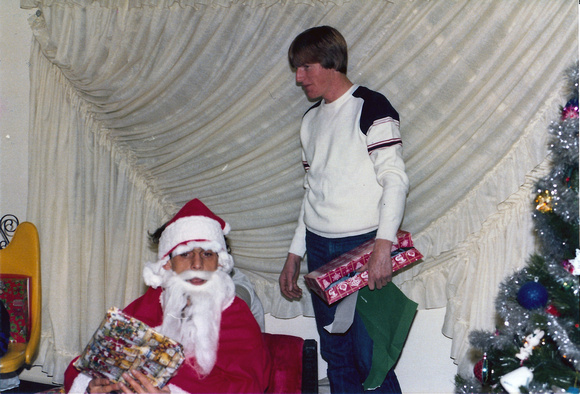 1981-12-24 Christmas Henrys 07