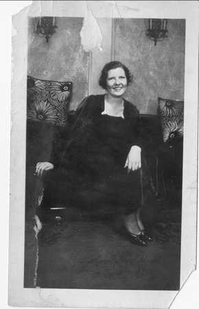Mom_Feb_1933_gs